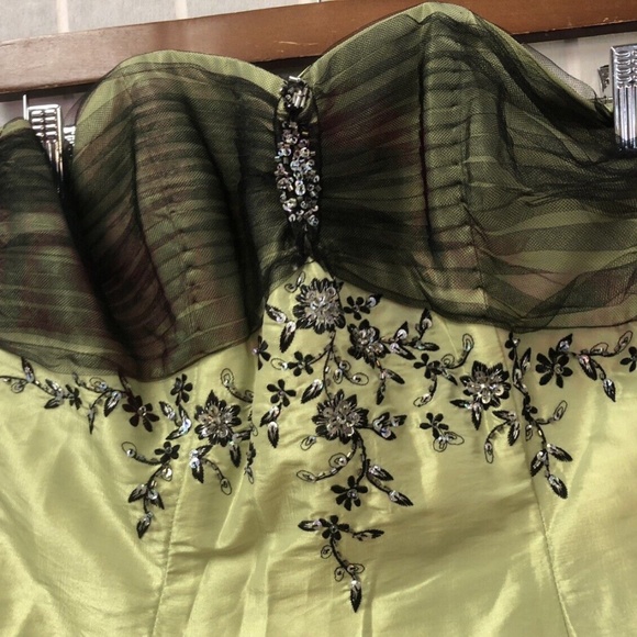 Niki Livas,Woman,Dress Formal Cocktail,Green Lemon, size 12,rhinestone `n lace.! - Picture 7 of 14